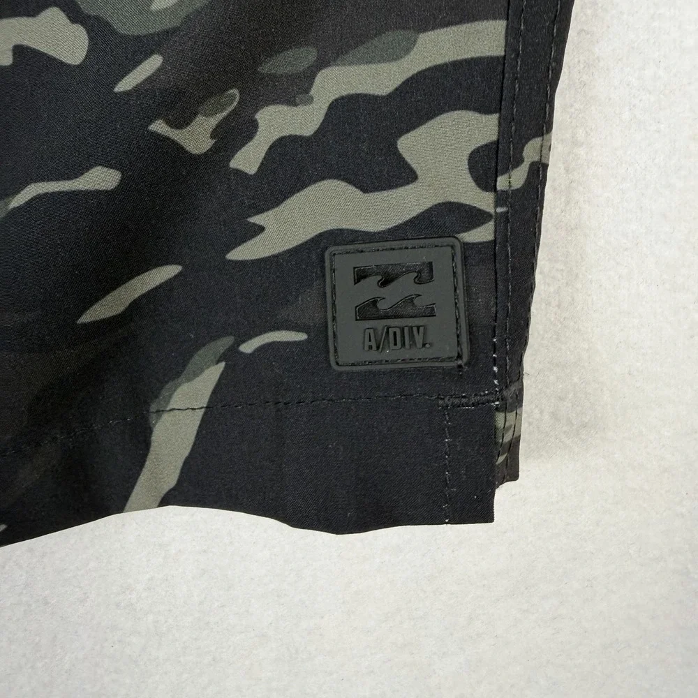 Billabong Adventure Division Gym Swim Shorts Hybrid Mens XL Abstract Camo